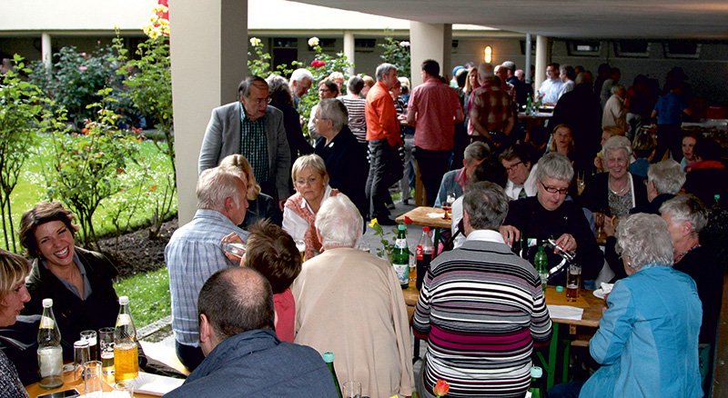 Gute Stimmung und dichtes Gedränge im Kreuzgang (c) SilviaBins