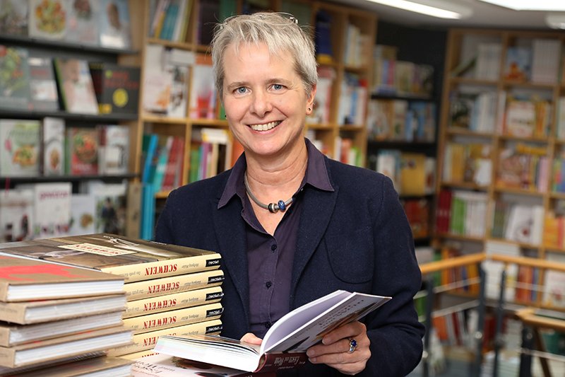 Ursula Jünger in der Maternus Buchhandlung (c) SilviaBins