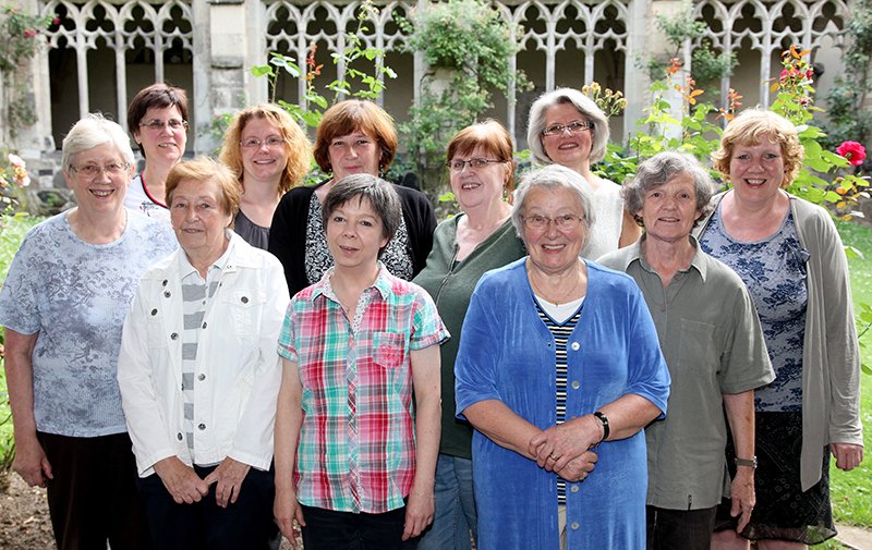 Die Damen des Büchereiteams engagieren sich ehrenamtlich und mit viel Freude in der Bücherei. (c) SilviaBins