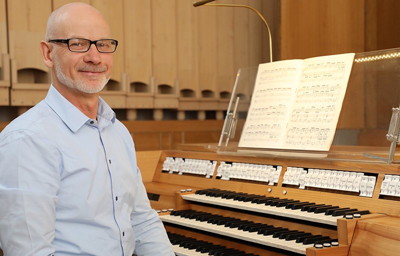 Gerd Schmidt – seit 2001 in St. Severin – mit Leib und Seele Kirchenmusiker (c) SilviaBins