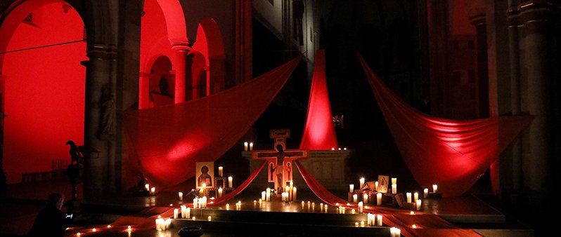 Taizé-Gebet mit viel Gesang in einer außergewöhnlichen Atmosphäre in St. Severin (c) SilviaBins